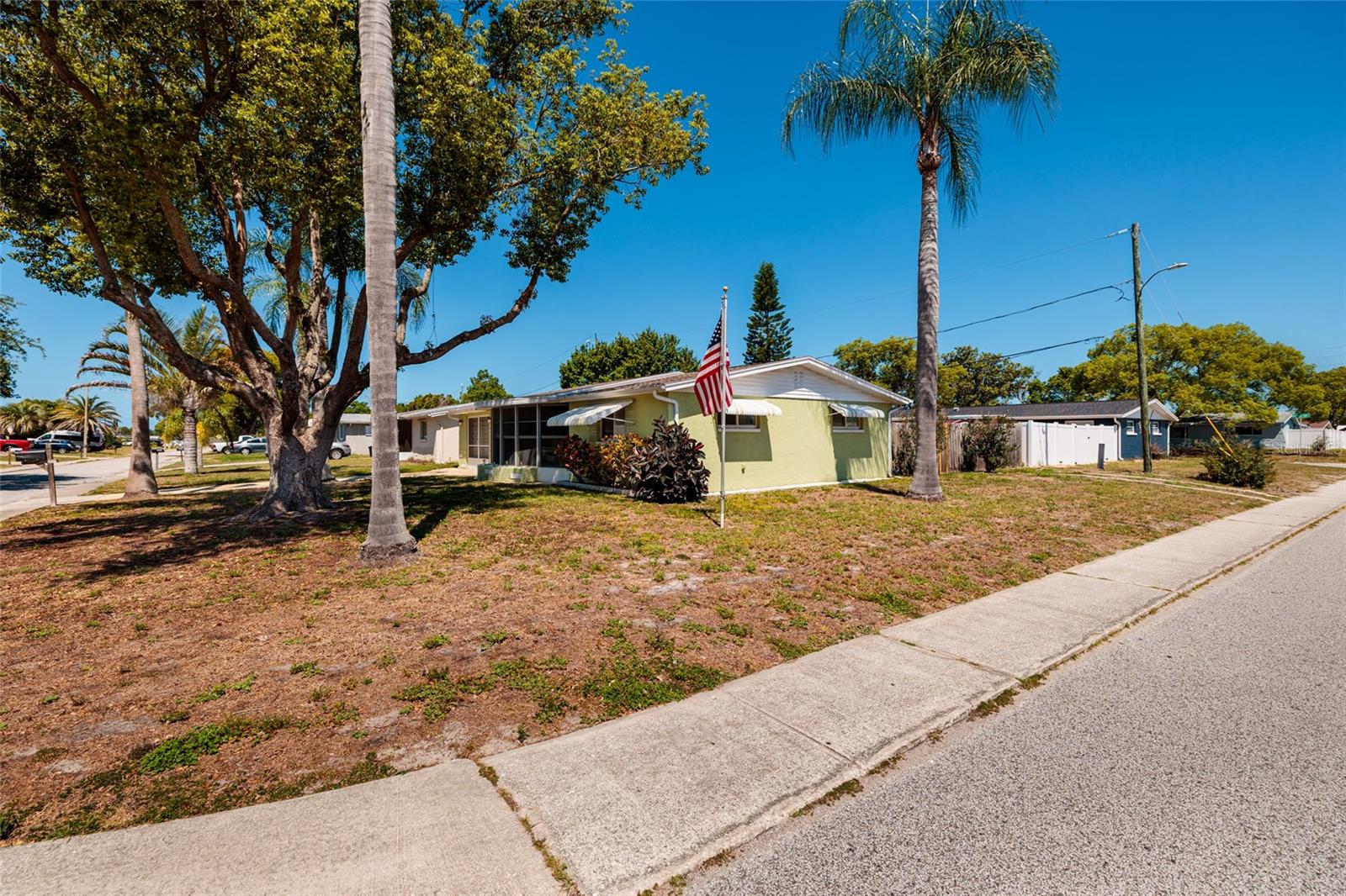 COLONIAL HILLS - Residential