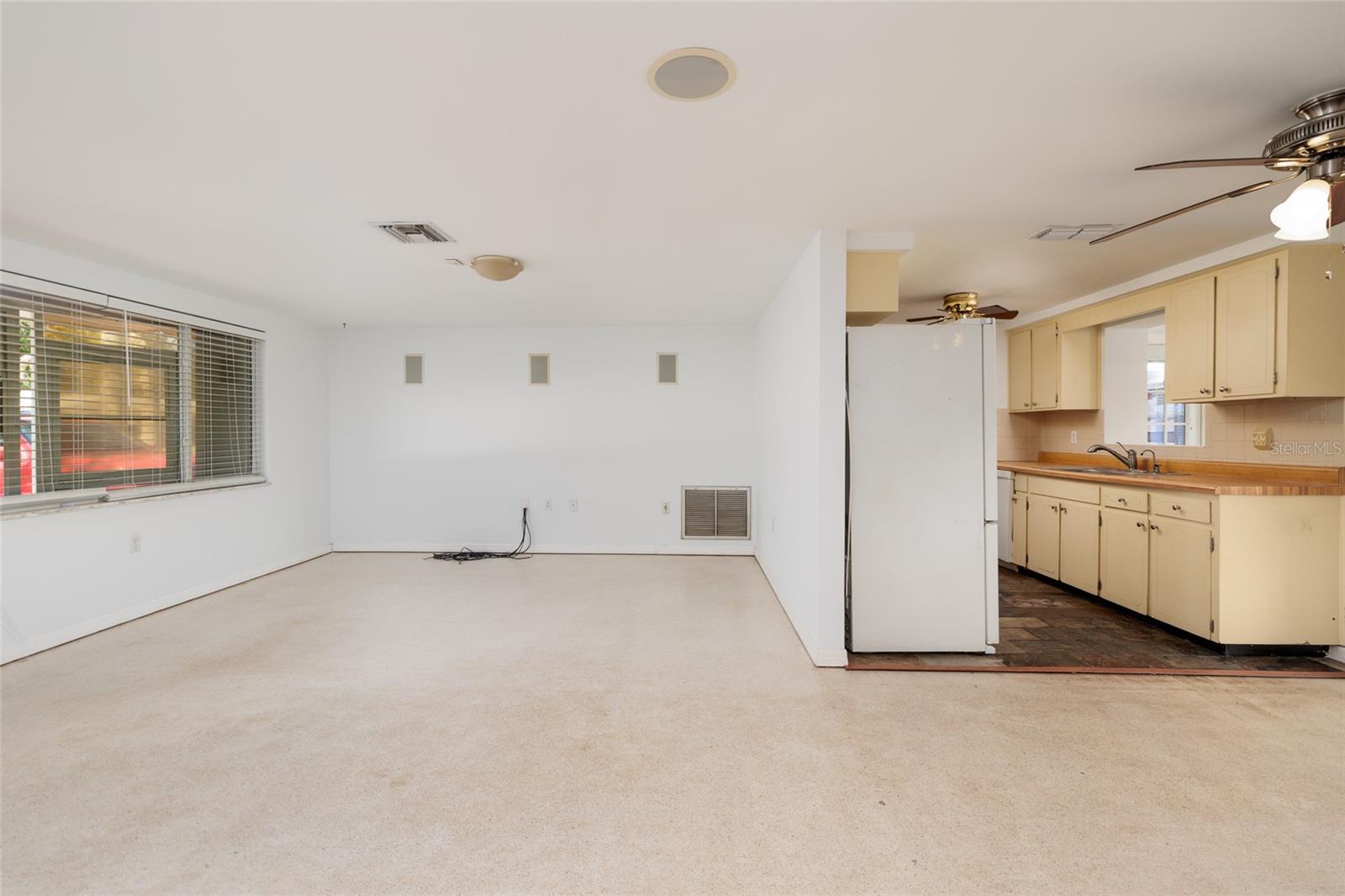 COLONIAL HILLS - Residential