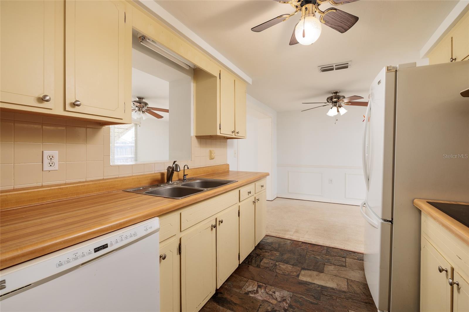 COLONIAL HILLS - Residential