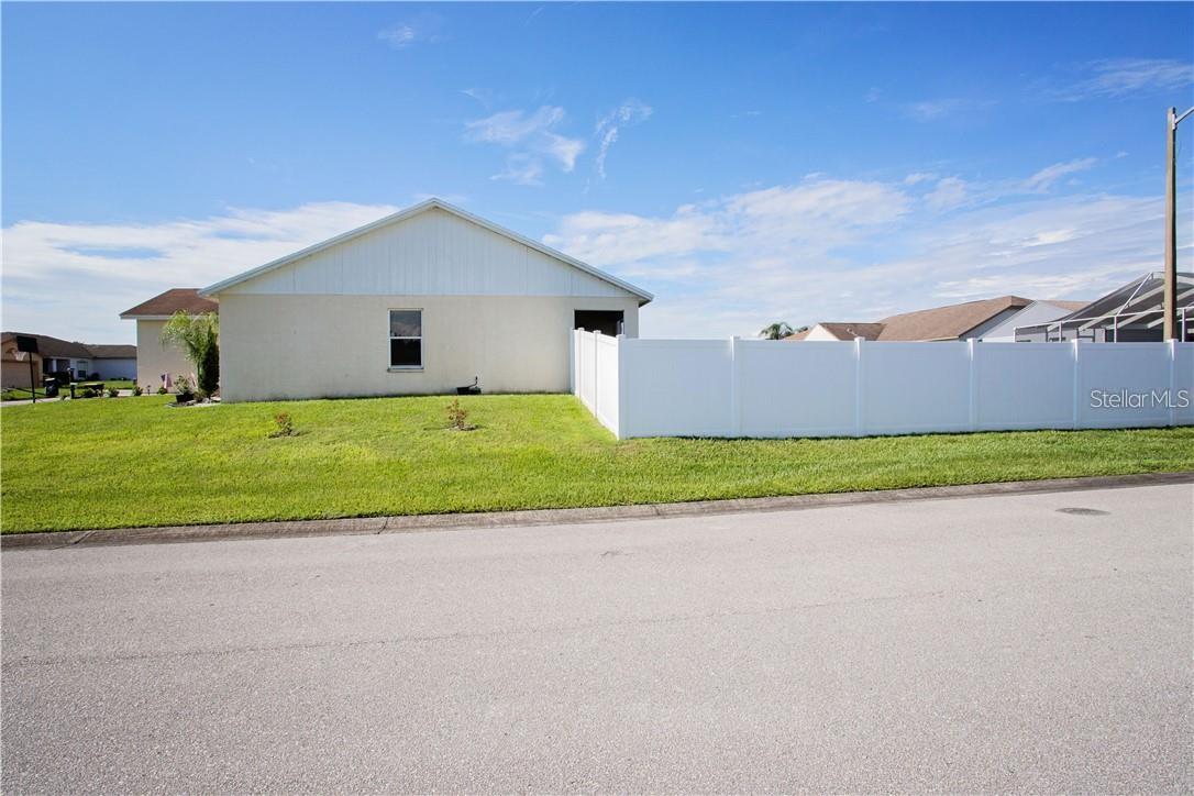 REFLECTIONS WEST PH 02 - Residential Lease