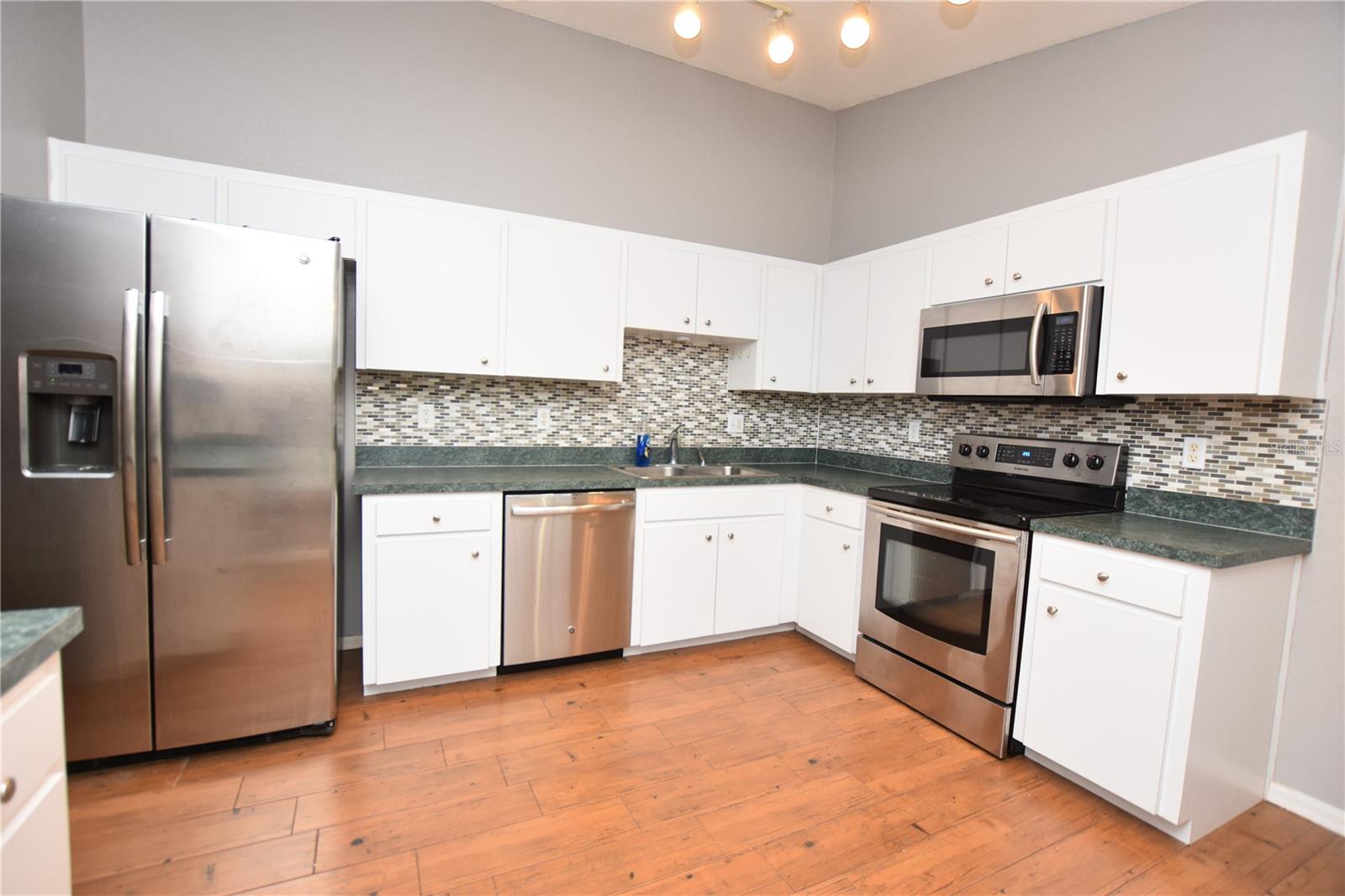 REFLECTIONS WEST PH 02 - Residential Lease