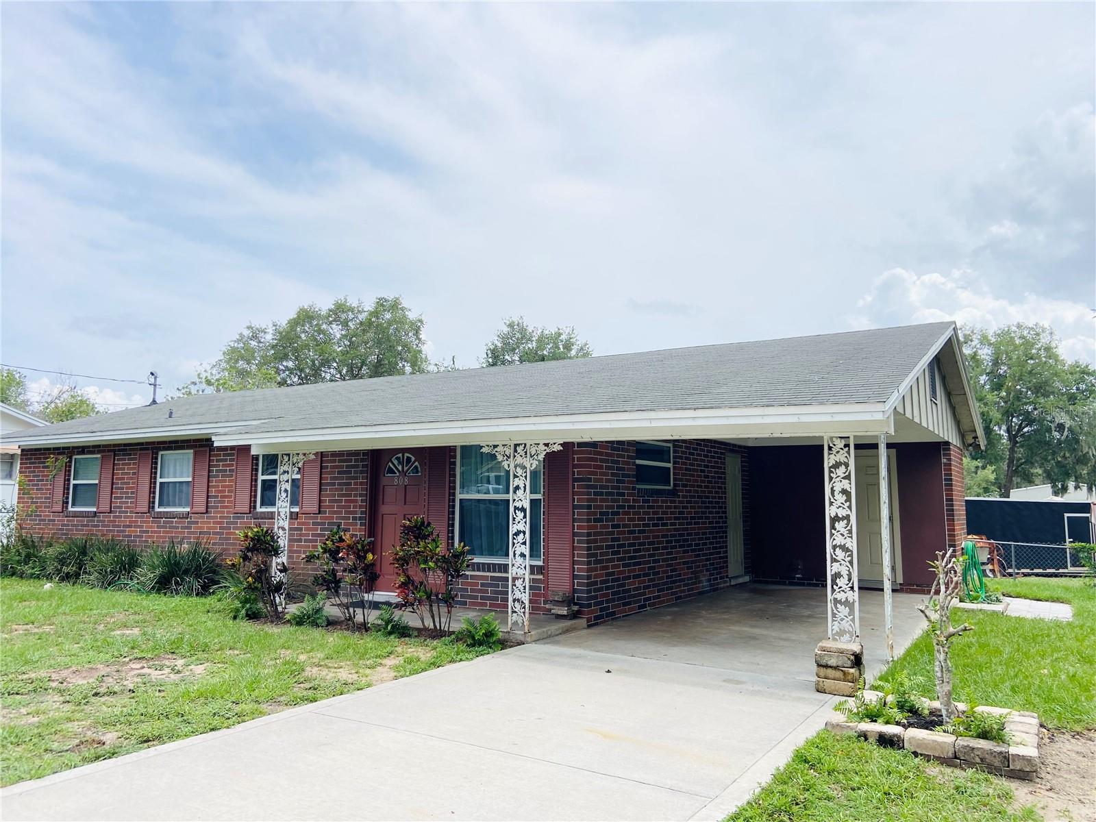 Well-maintained 3-bedroom, 2-bath home located in a quiet cul-de-sac near Lake Dora. Features an open floor plan with lots of natural light, sliding door to a screened patio, and a private backyard. The main bathroom was recently remodeled. Newer flooring, interior paint, and AC unit. Law service and pest control are included.Just 4 miles from downtown Mount Dora.