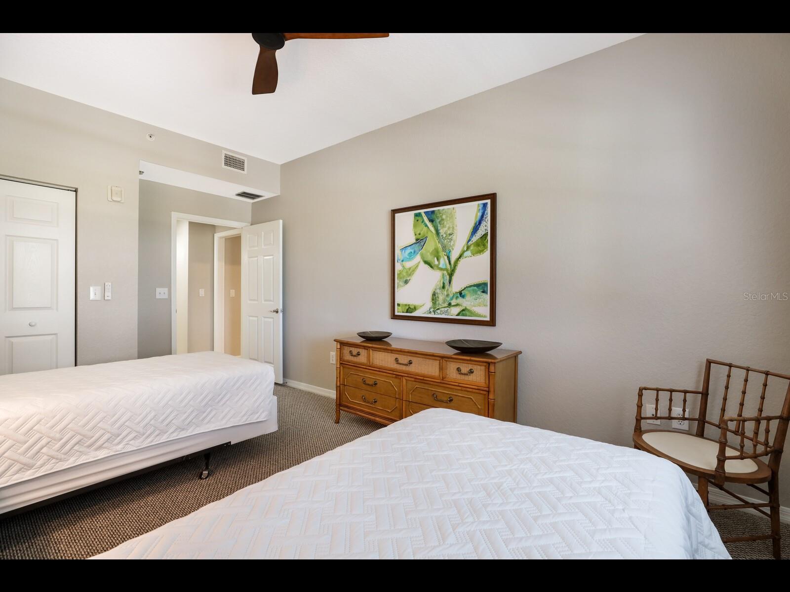 BROADWAY PROMENADE - Residential