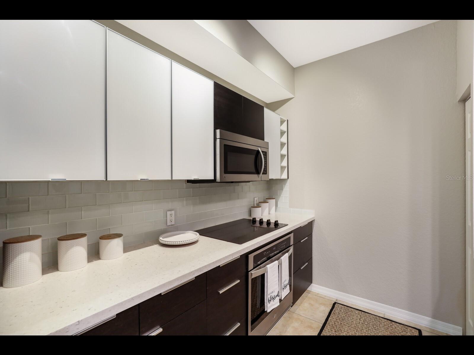 BROADWAY PROMENADE - Residential