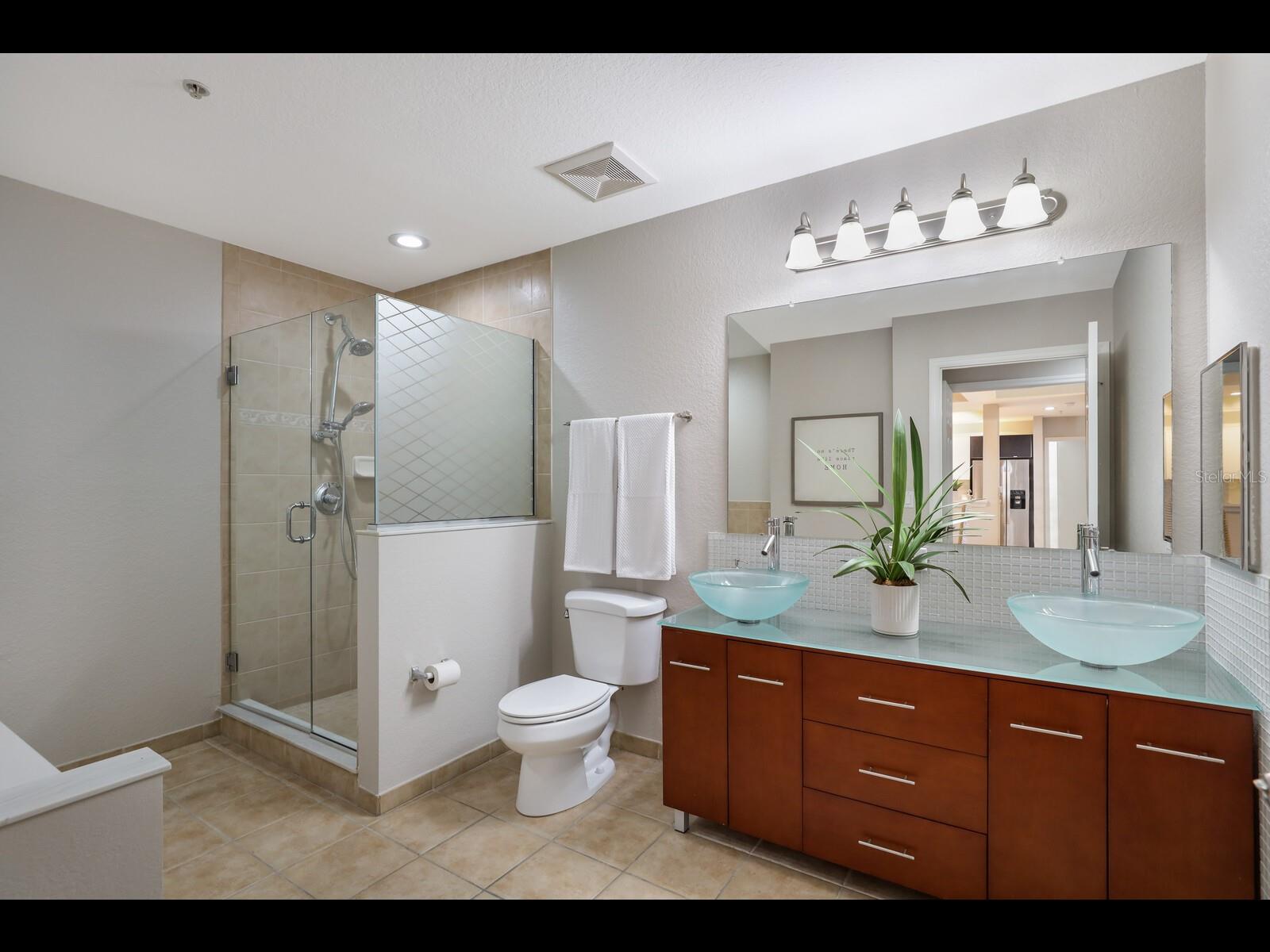 BROADWAY PROMENADE - Residential