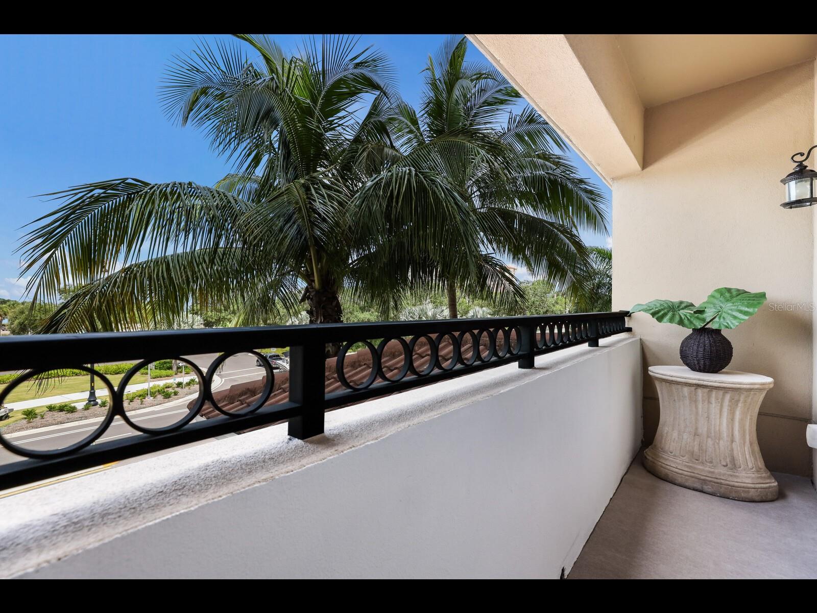 BROADWAY PROMENADE - Residential