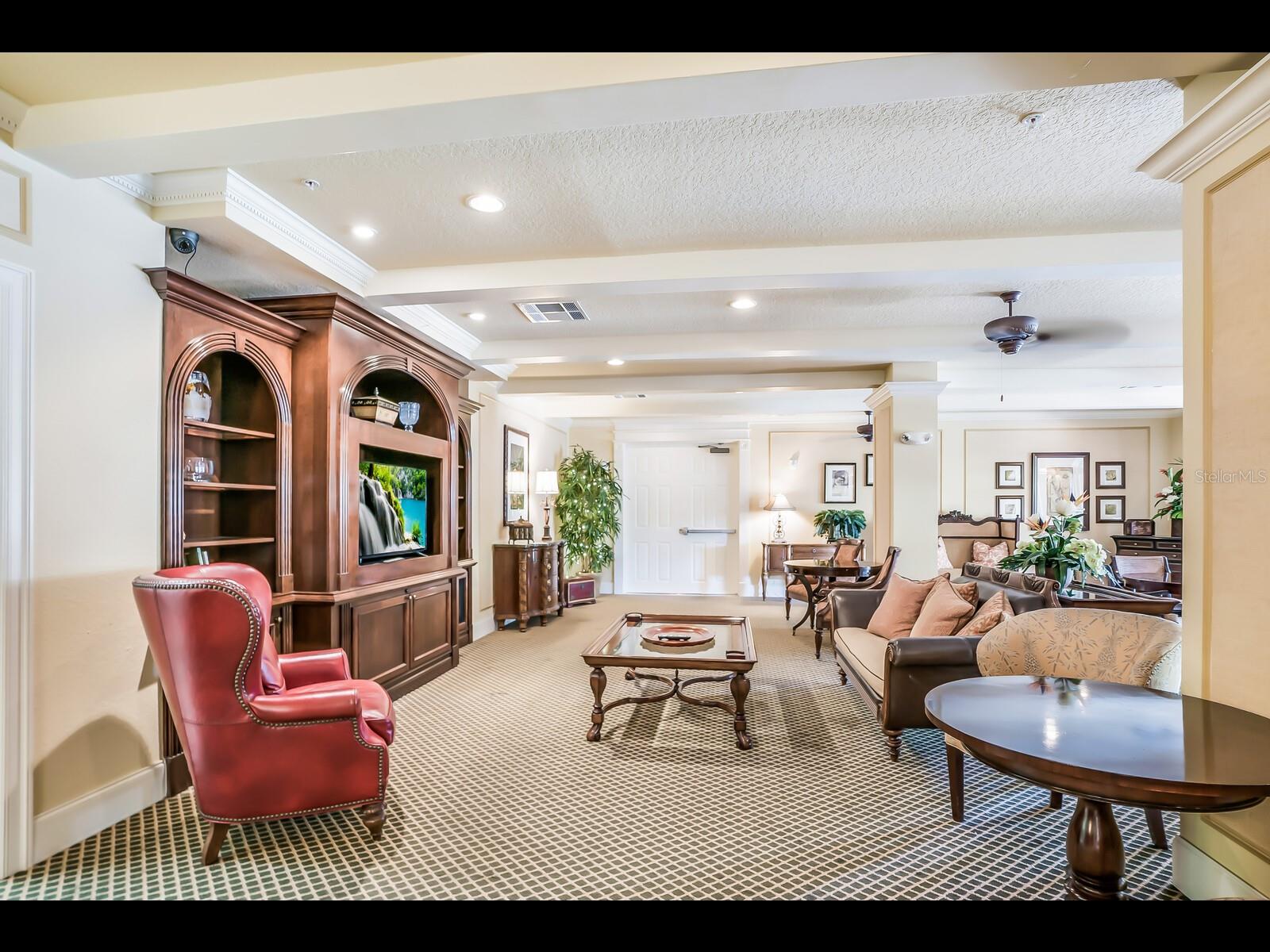 BROADWAY PROMENADE - Residential