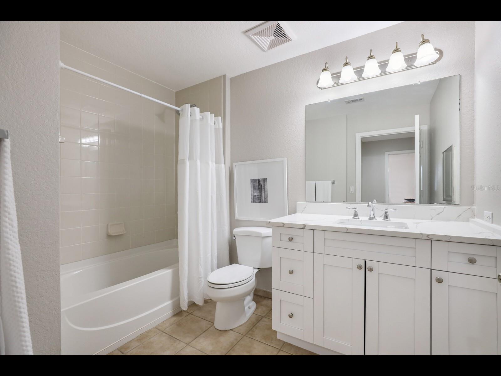 BROADWAY PROMENADE - Residential