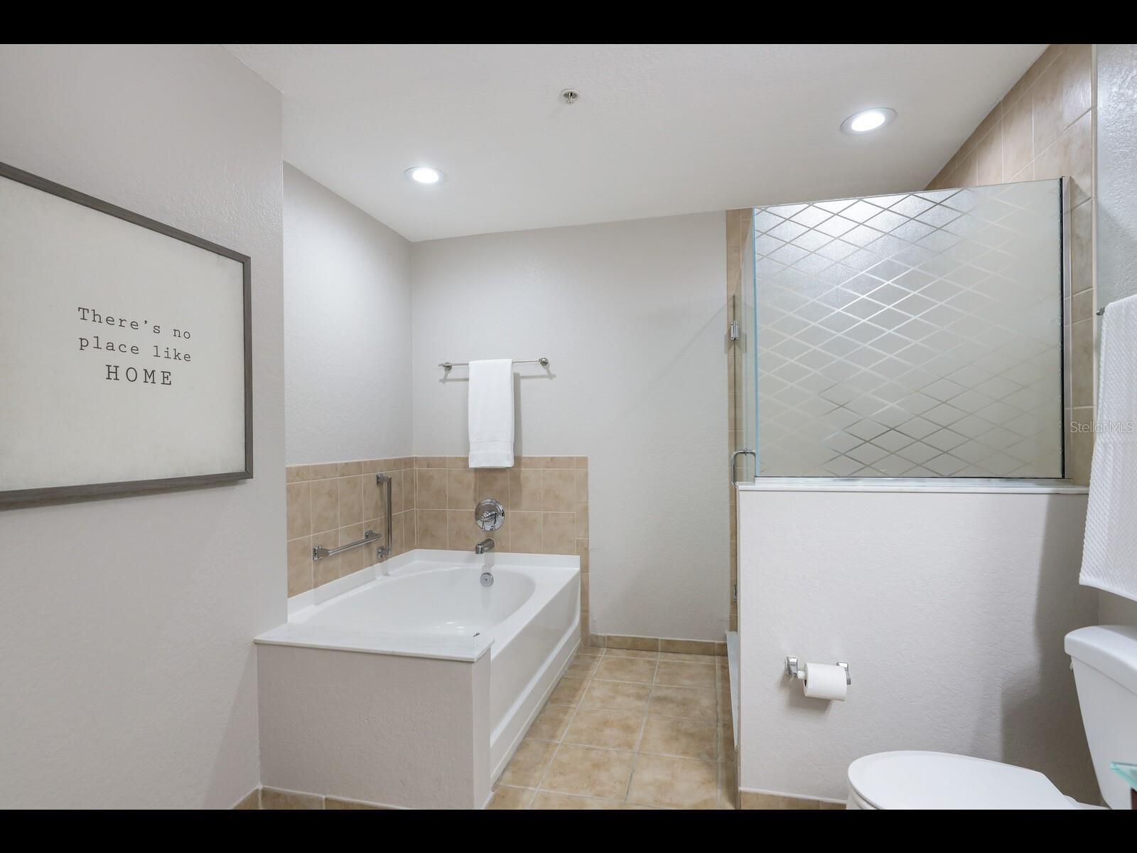 BROADWAY PROMENADE - Residential