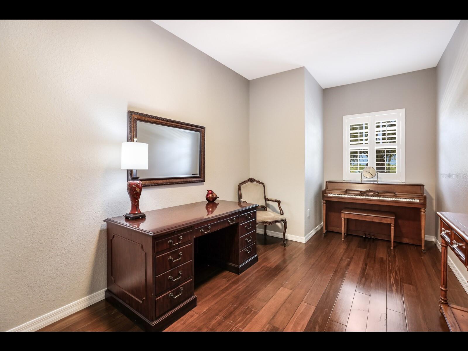 BROADWAY PROMENADE - Residential