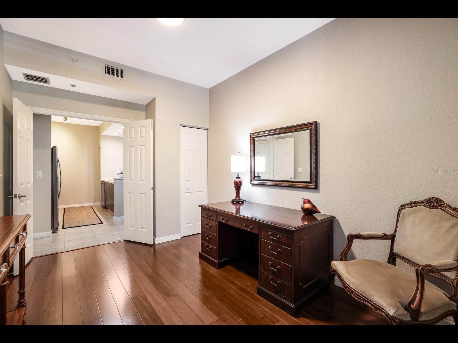 BROADWAY PROMENADE - Residential