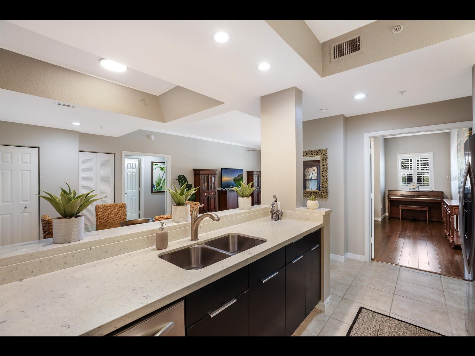 BROADWAY PROMENADE - Residential