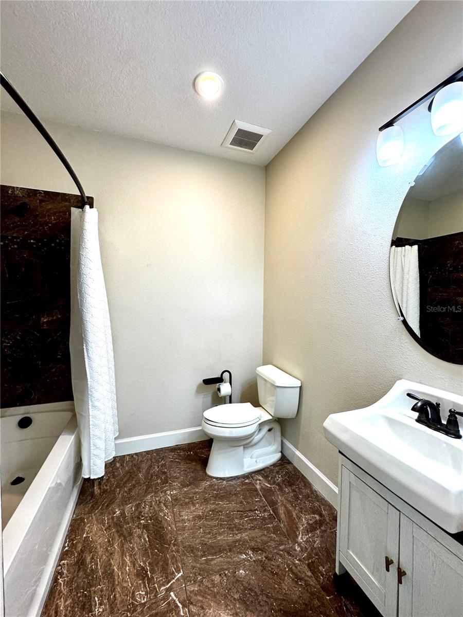 COVE AT LOGGERHEAD MARINA - Residential Lease