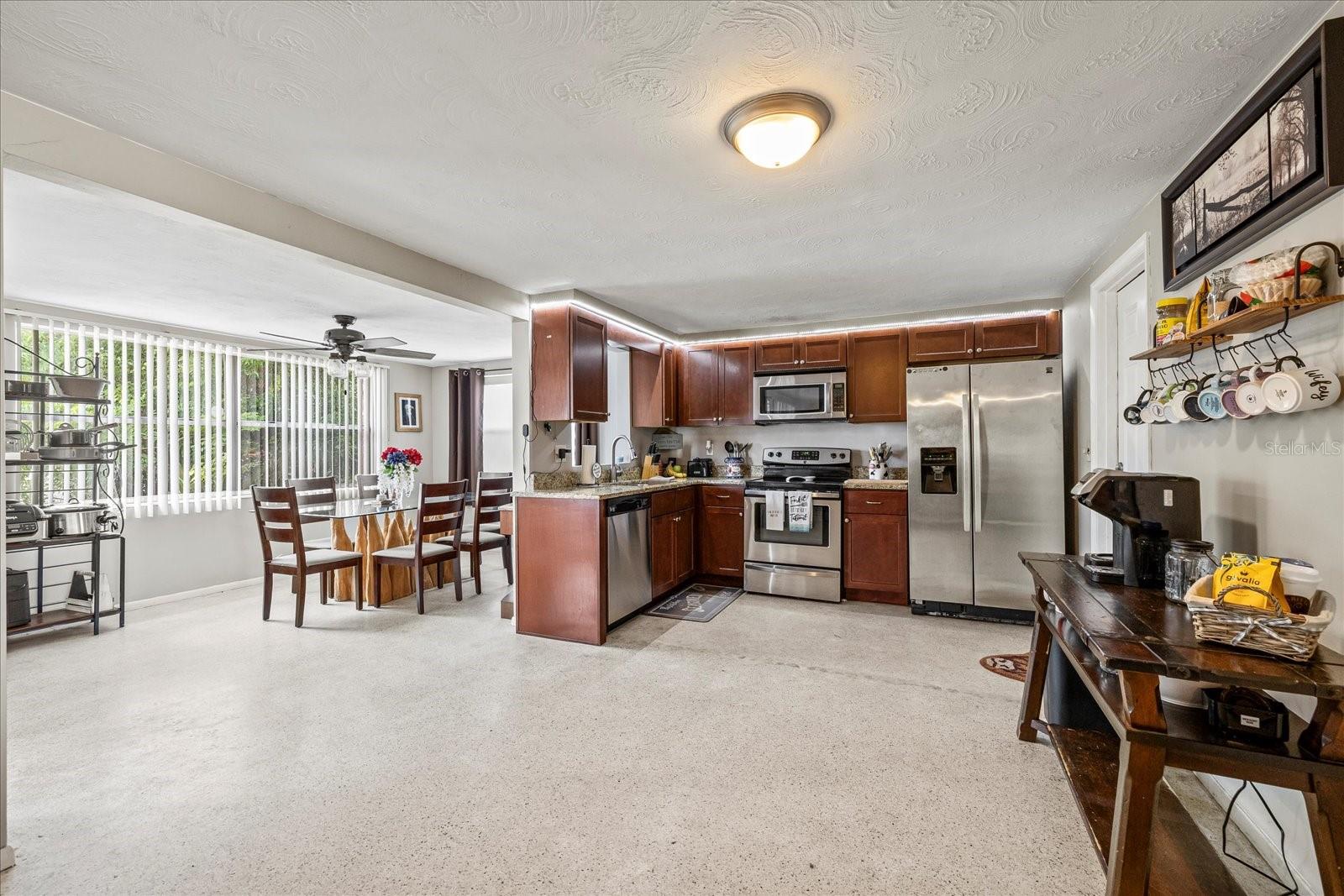 ALOHA GARDENS - Residential