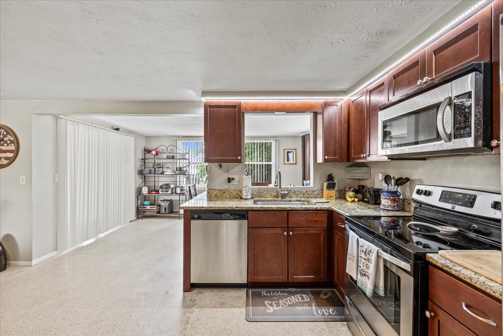 ALOHA GARDENS - Residential