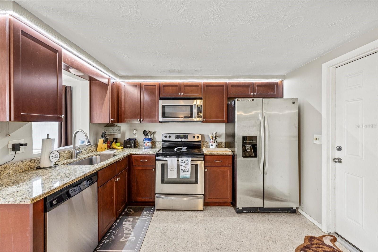 ALOHA GARDENS - Residential