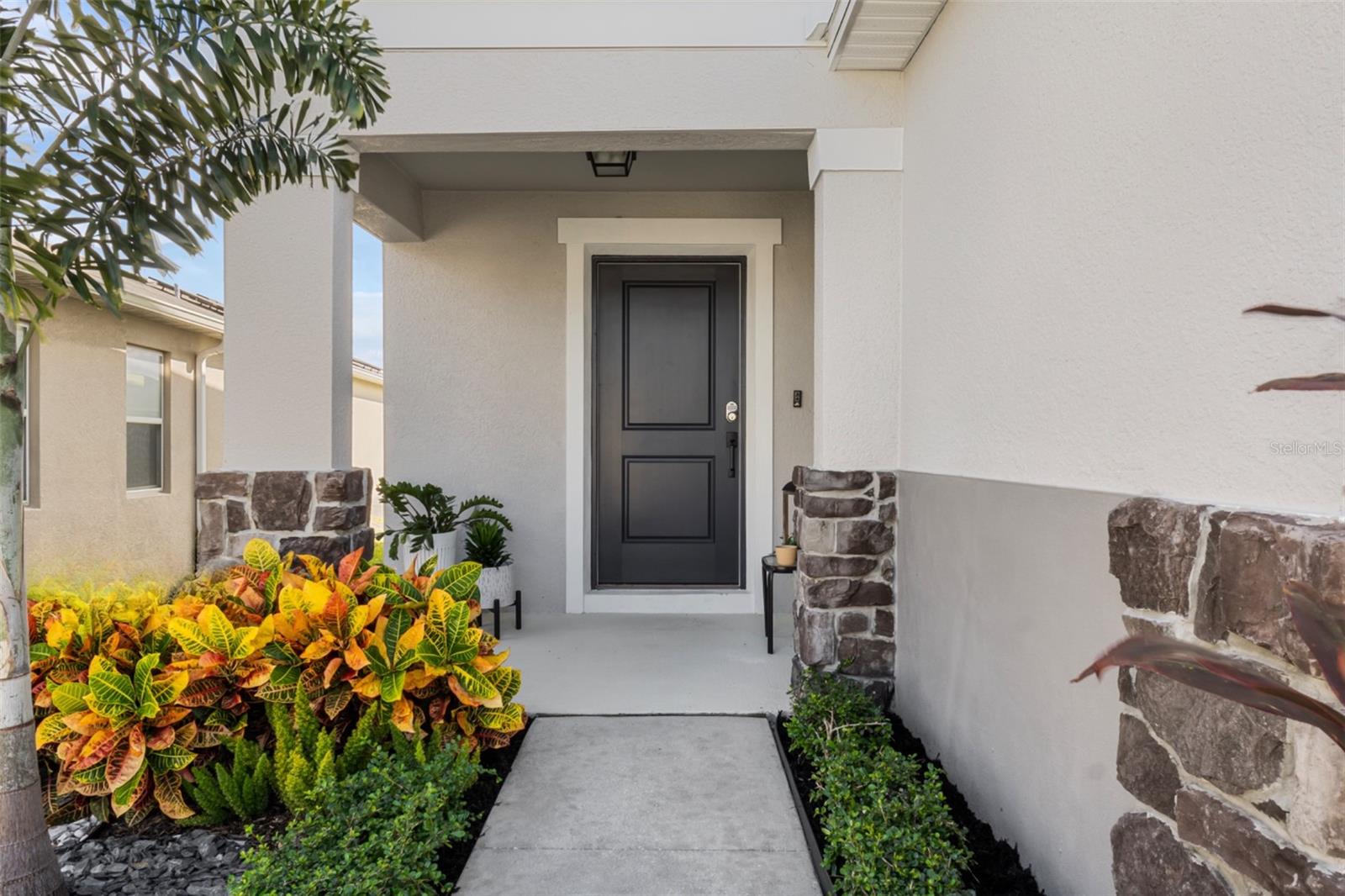 1008 OVERLOOK COURT