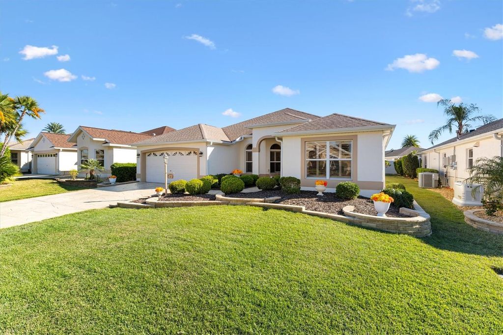 Photo of 552 Society Hill Circle, The Villages, FL 32162 (MLS # G5104147)
