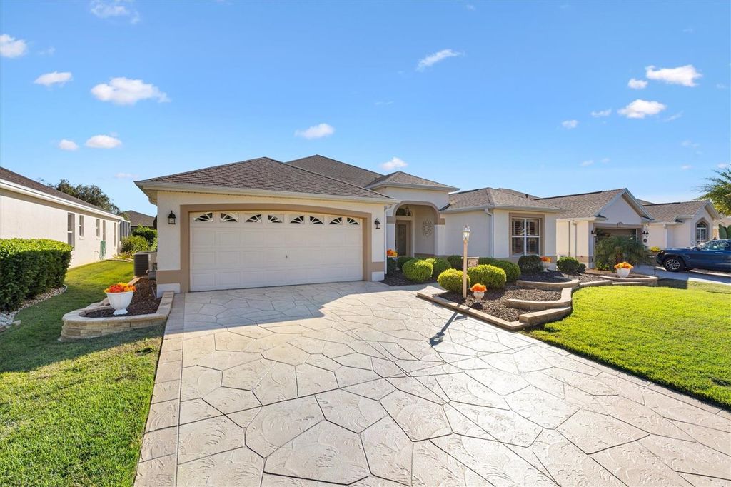 Photo of 552 Society Hill Circle, The Villages, FL 32162 (MLS # G5104147)