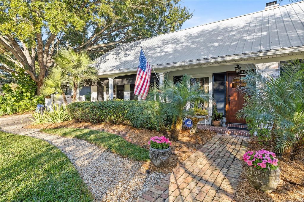 Photo of 1904 S Hesperides Street, Tampa, FL 33629 (MLS # TB8475831)