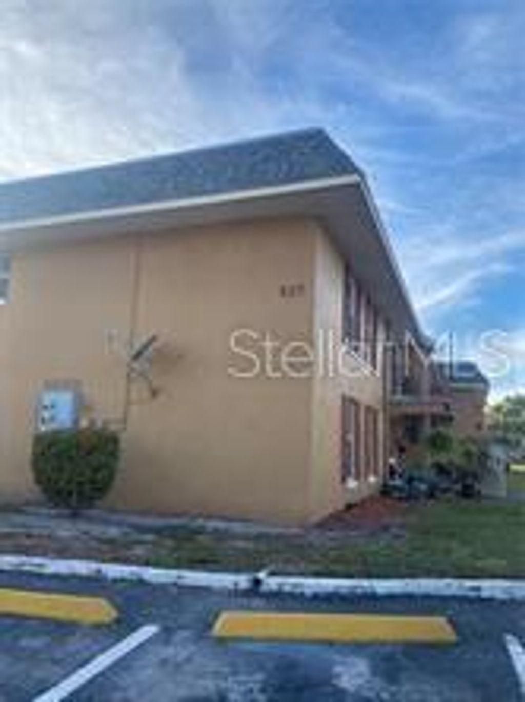 Photo of 927 W Oak Ridge Road #B, Orlando, FL 32809 (MLS # O6396558)