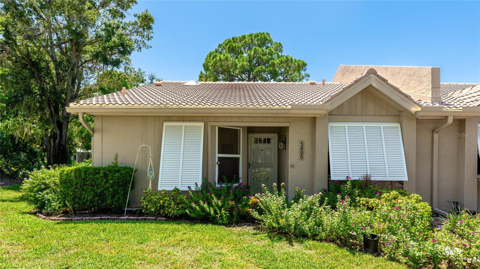 This rarely available 2-bed, 2-bath end unit offers a relaxed Florida lifestyle with full access to resort-style amenities! Imagine spending mornings under the oaks at the oversized heated pool, afternoons on the tennis or pickleball courts, and evenings at the clubhouse enjoying community dinners, live music, or a good book in the library. Home is wired for 110v power outlet, perfect for electric vehicles. New AC and water heater installed. In addition, the roof is included and covered by the HOA. With endless opportunities to connect, recharge, and enjoy Florida sunshine, this home is more than a residence—it’s a way of life. Schedule your tour today!