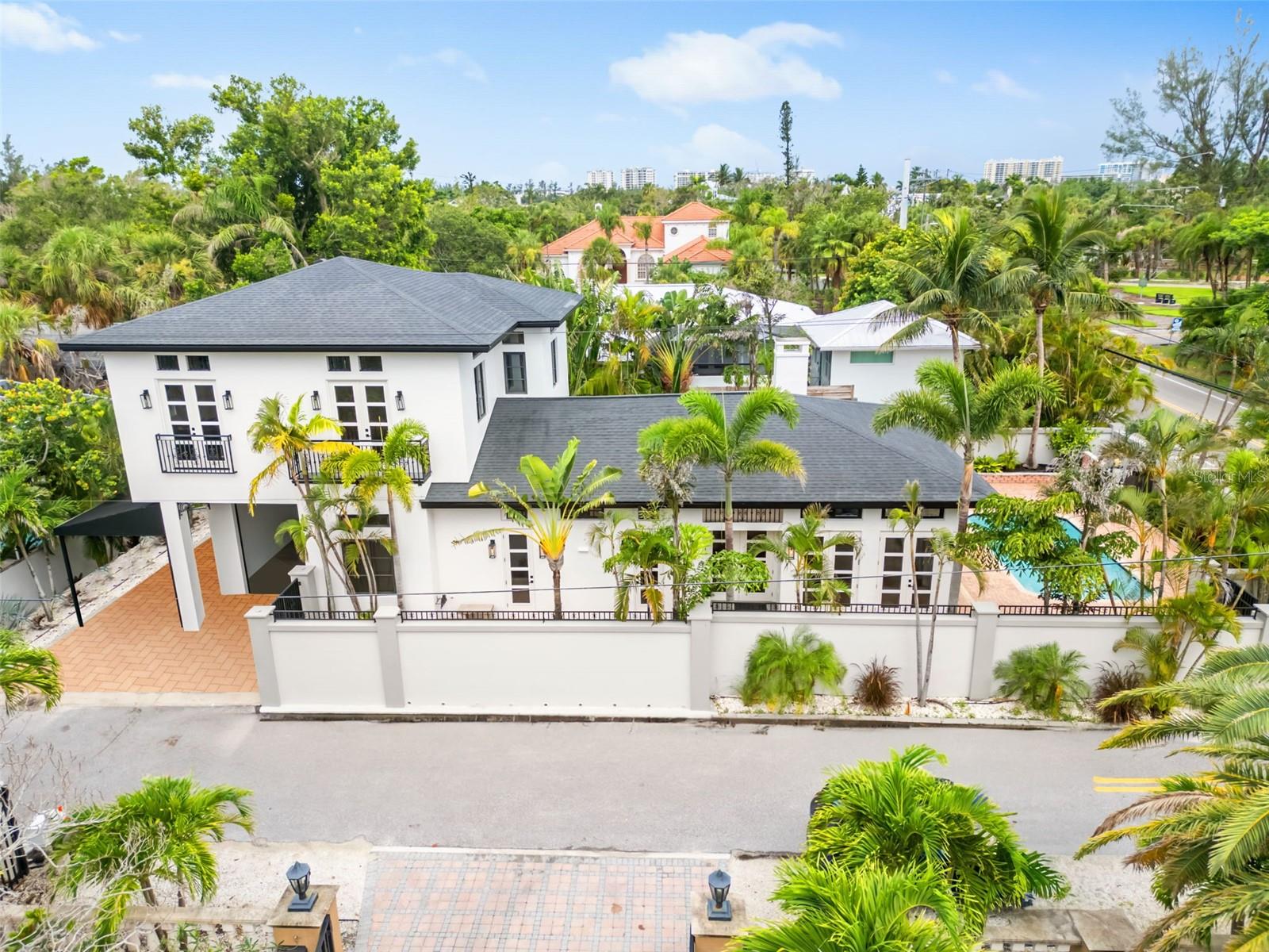 324 SIESTA DRIVE