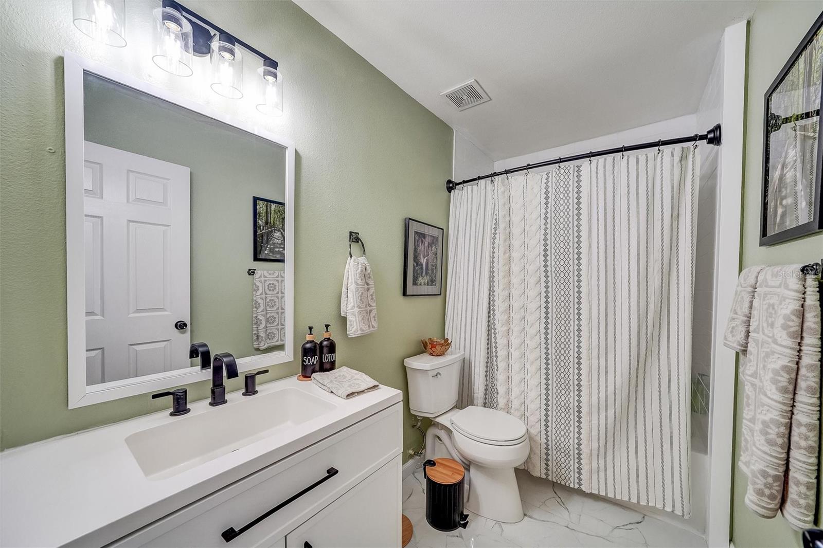 ASHLEY LAKES - Residential