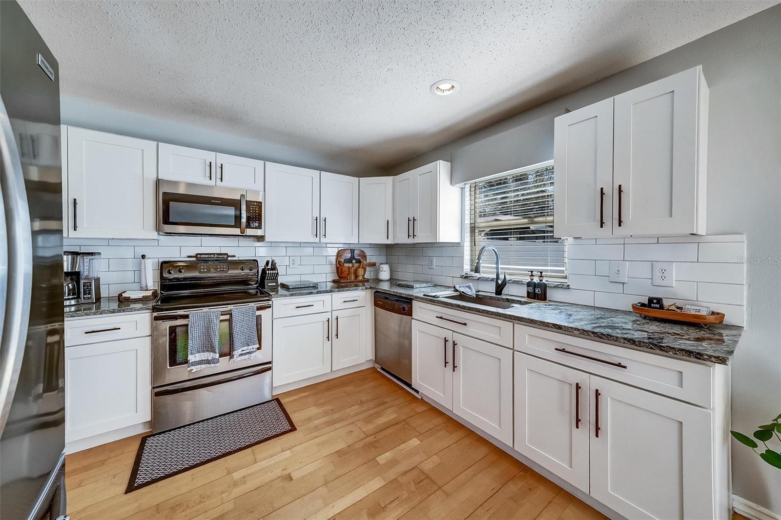 ASHLEY LAKES - Residential