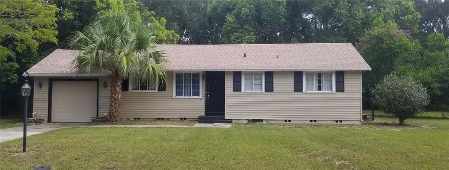 Charming Mount Dora home! This 3-bedroom, 1-bath gem sits on a spacious lot and features a 1-car garage. Enjoy real hardwood floors throughout, updated kitchen appliances, and a modern bathroom. Plenty of built-ins add character, and it's just a short walk to downtown.