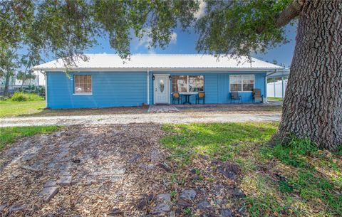 A home in PALMETTO