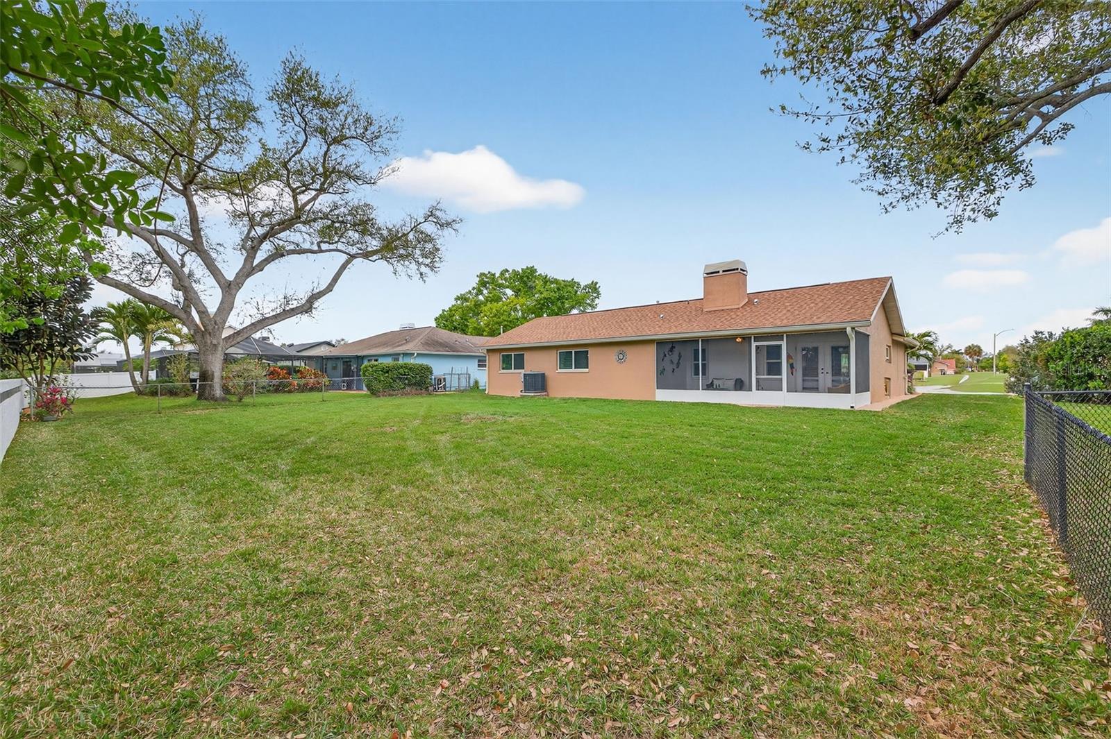 GLEN LAKES BRODERICK - Residential