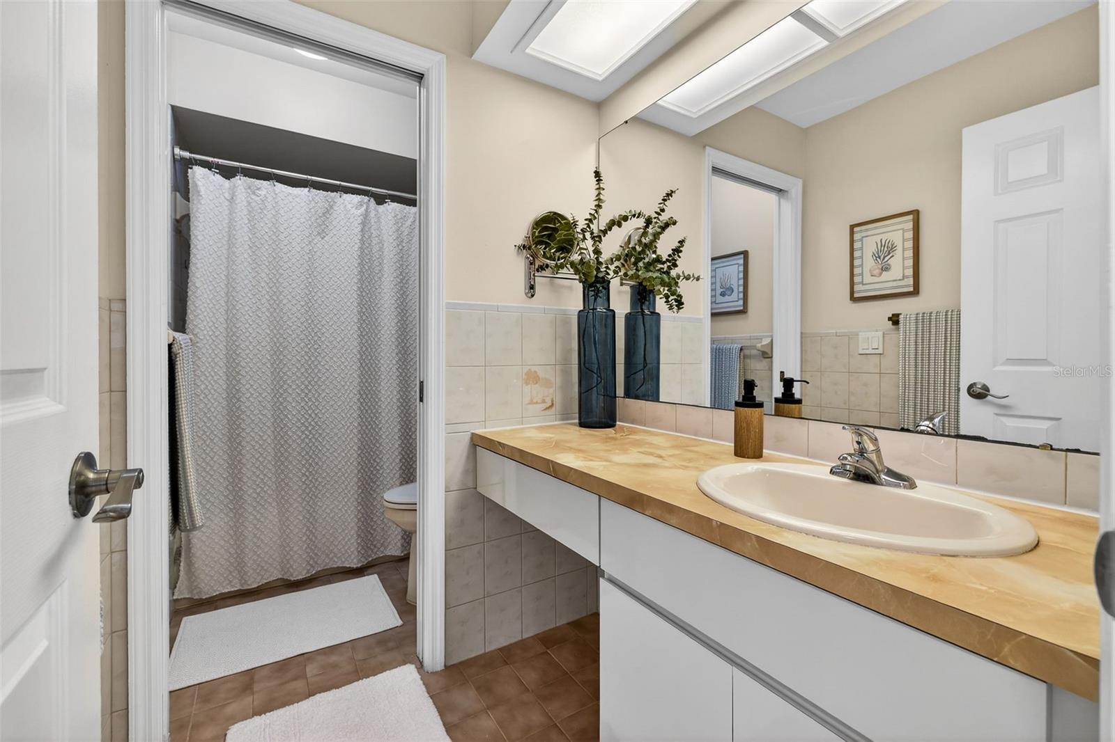 GLEN LAKES BRODERICK - Residential