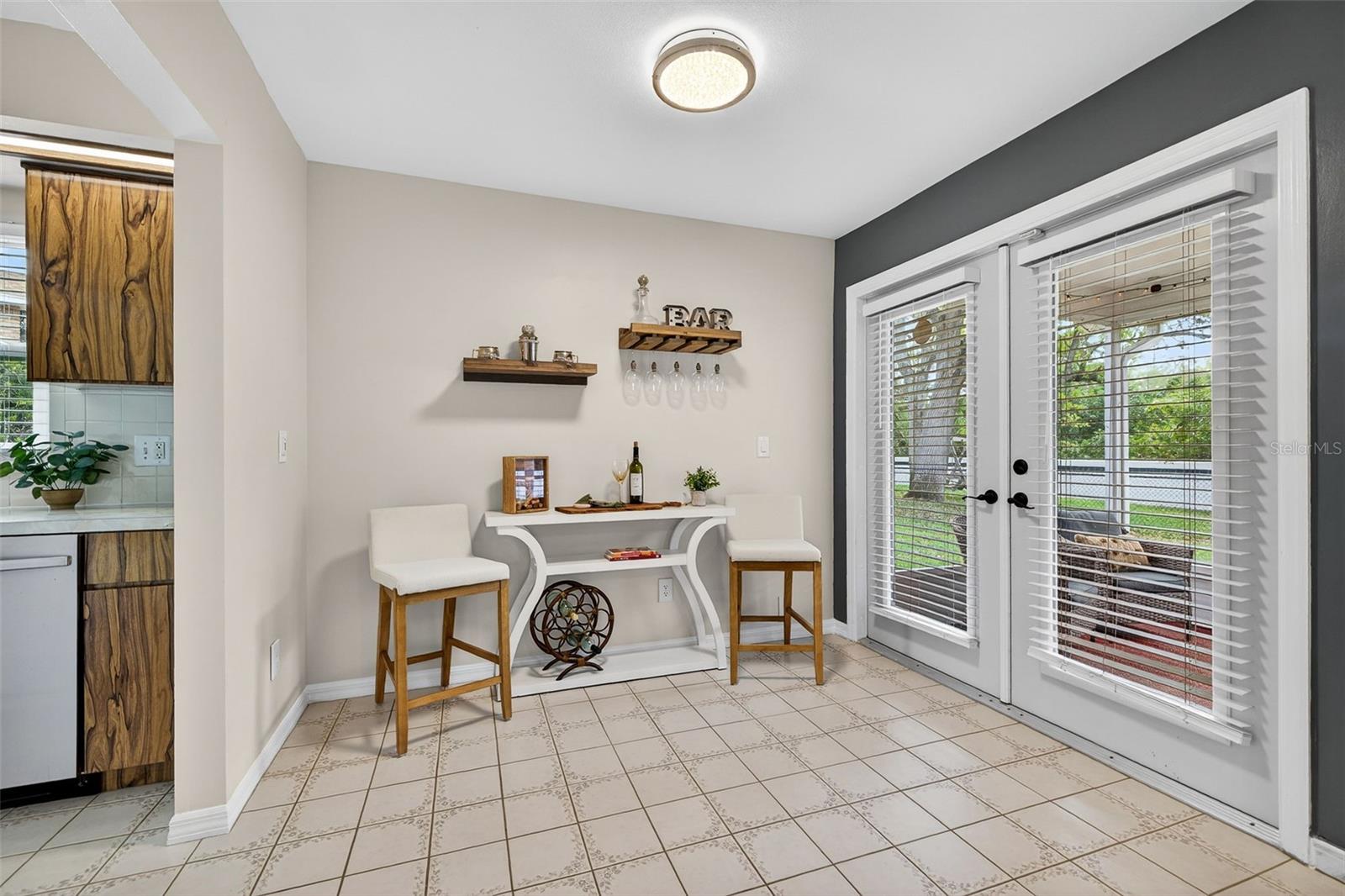 GLEN LAKES BRODERICK - Residential