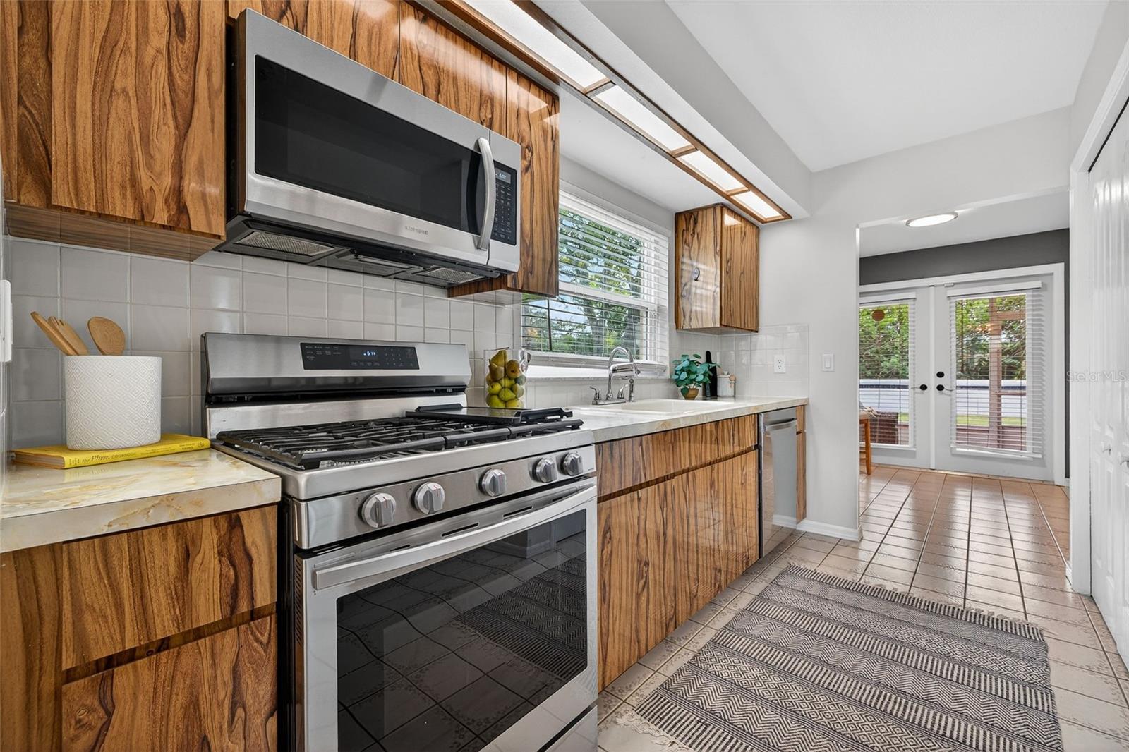 GLEN LAKES BRODERICK - Residential