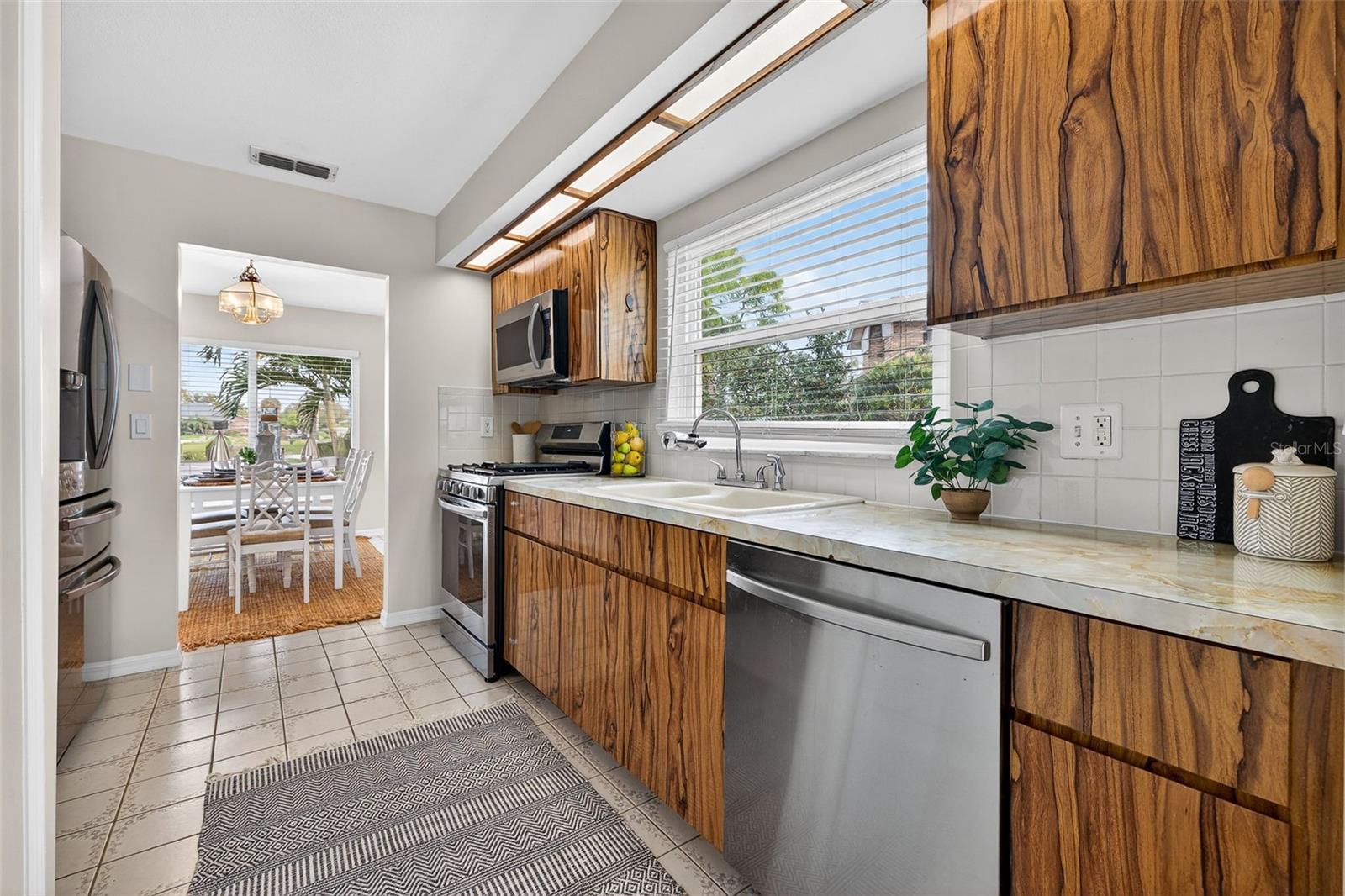 GLEN LAKES BRODERICK - Residential