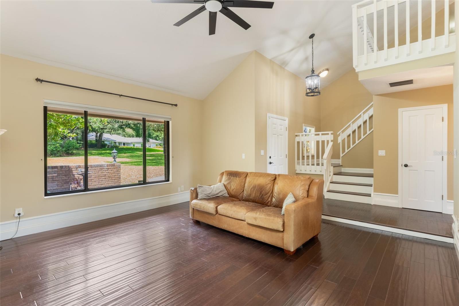 120 E GREENTREE LANE
