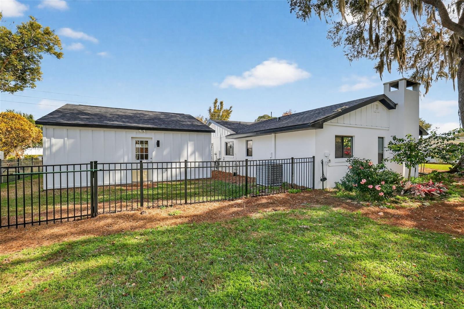 LAKE DORA OAKS - Residential