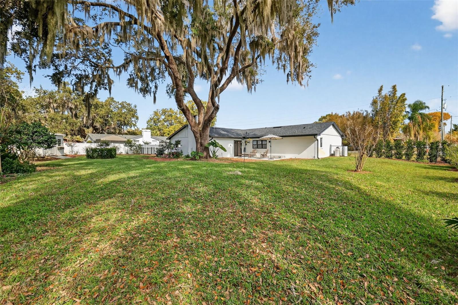 LAKE DORA OAKS - Residential