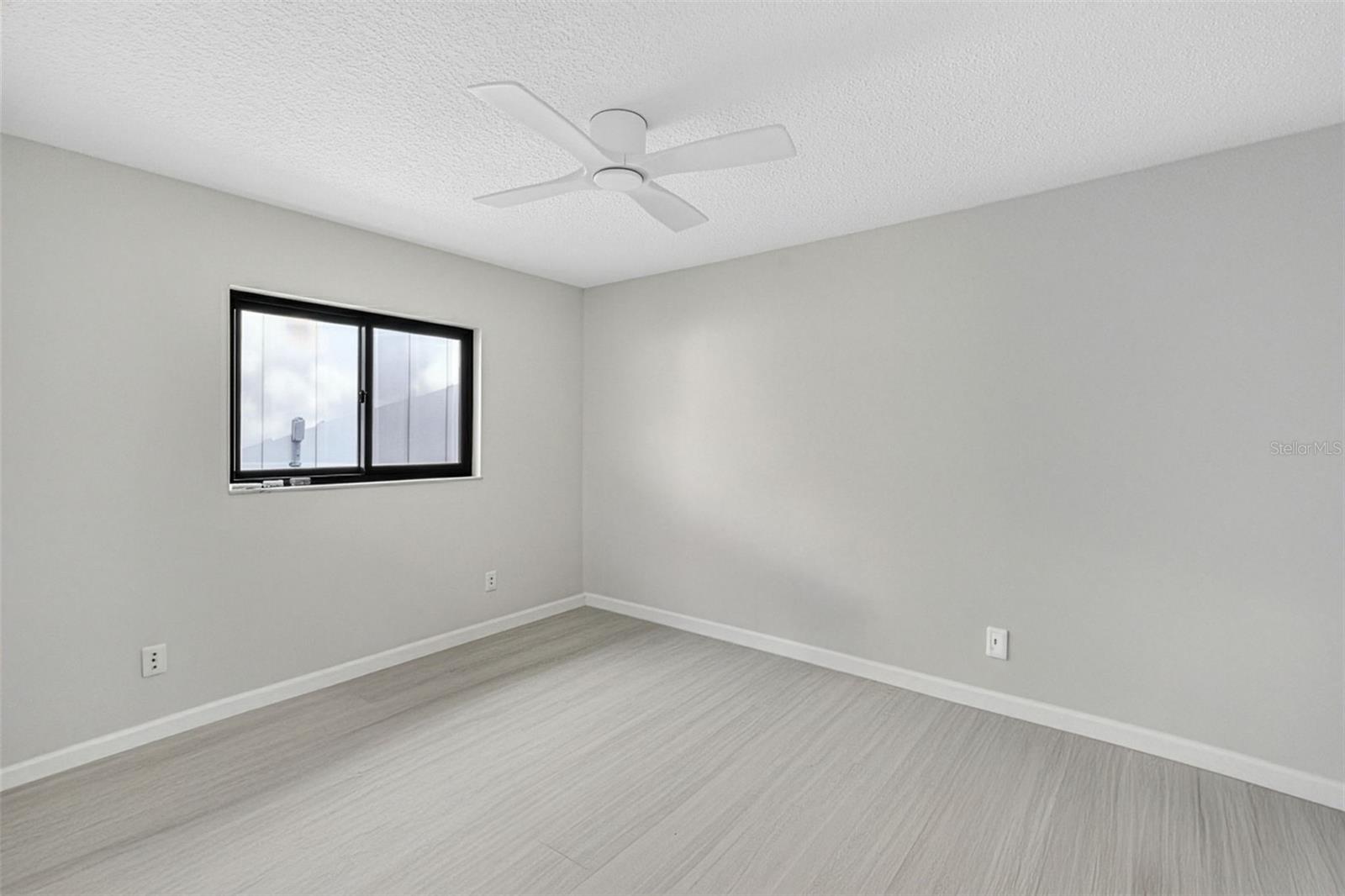 LAKE DORA OAKS - Residential