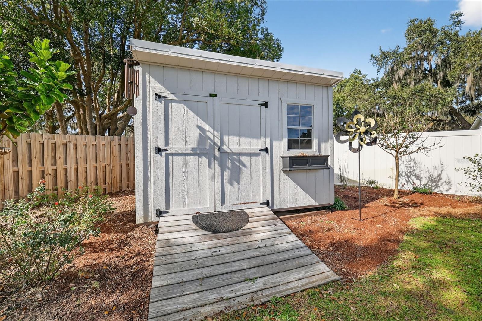 LAKE DORA OAKS - Residential