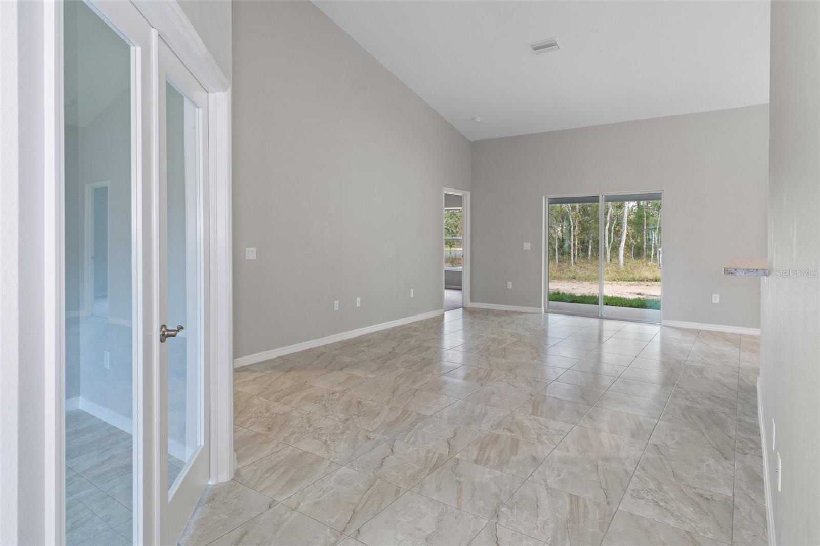 ROYAL HIGHLANDS - Residential