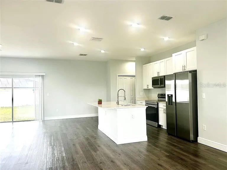SILVER SPGS SHORES UN 24 - Residential Lease