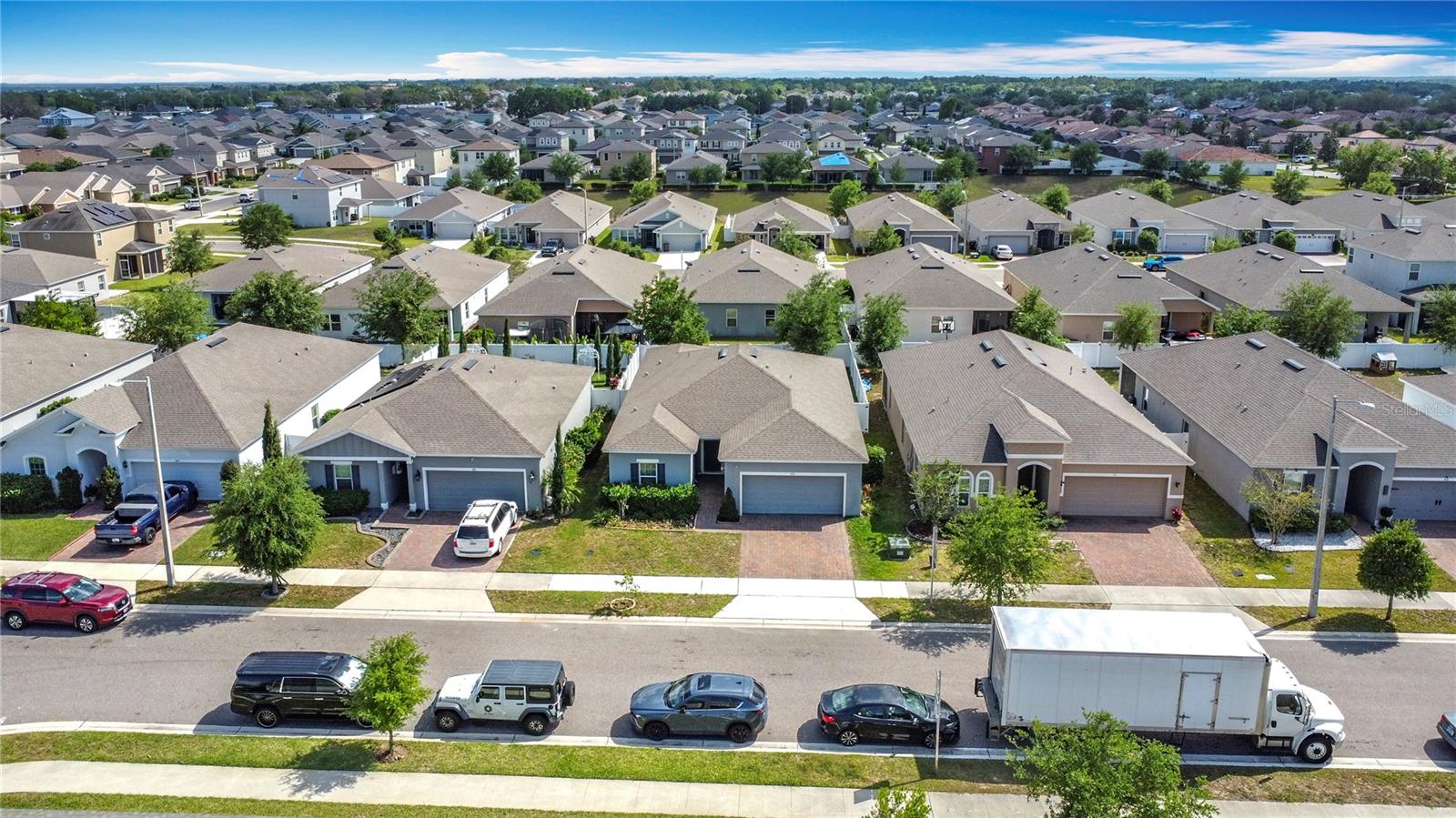 476 MEADOW POINTE DRIVE