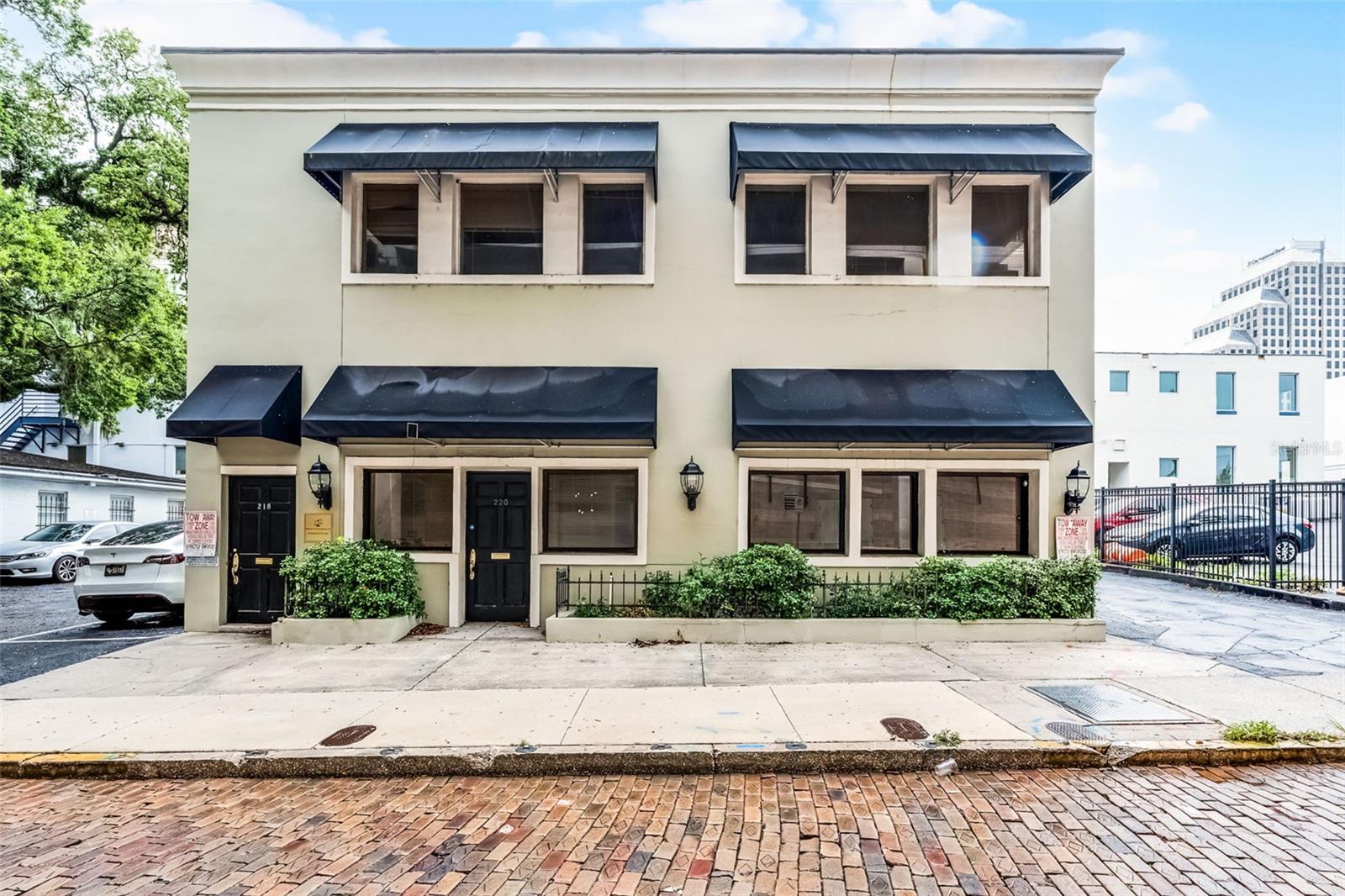 Historic Downtown Office Gem | 1,557 SF | Ground-Floor Presence Just Steps from the Courthouse
Located at the vibrant intersection of Palmetto Avenue and Robinson Street, this freestanding 1920 office building is a rare blend of character, charm, and convenience. Just a block from the Orange County Courthouse and surrounded by the pulse of downtown Orlando, 220 N Palmetto Ave is positioned at the crossroads of history and modern functionality.
Now available: 1,557 SF of move-in-ready, ground-floor office space with street-facing exposure in a walkable, high-traffic corridor. This is your opportunity to make a statement in one of the city’s most accessible and recognizable locations.
What Makes This Opportunity Exceptional
Freestanding 1920-built structure with rich architectural character and 12’ ceilings
Strategically positioned in Orlando’s core business district — ideal for legal, creative, or professional service users
Two on-site parking spaces plus nearby street and garage options
Exterior signage available for maximum visibility
Elegant wood flooring and fully built-out interior — just plug in and get to work
Surrounded by downtown dining, services, and transit with a 94 Walk Score®