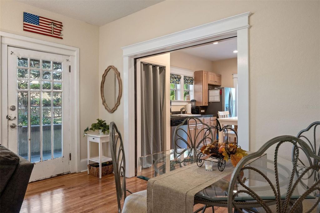 Photo of 612 E Anderson Street, Orlando, FL 32801 (MLS # O6363495)