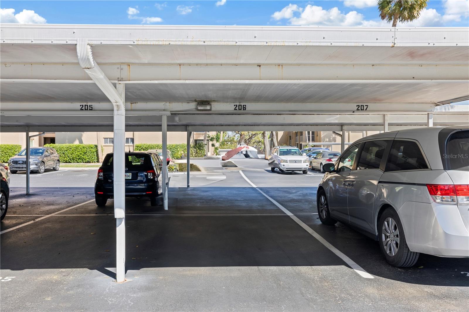 GLEN OAKS GARDEN APTS 3 - Residential