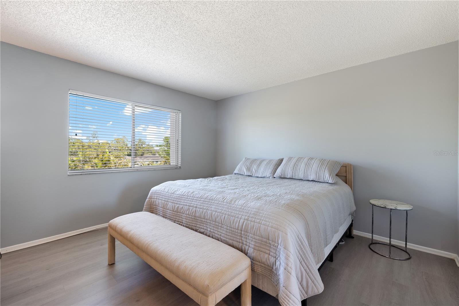 1540 GLEN OAKS DRIVE E B326