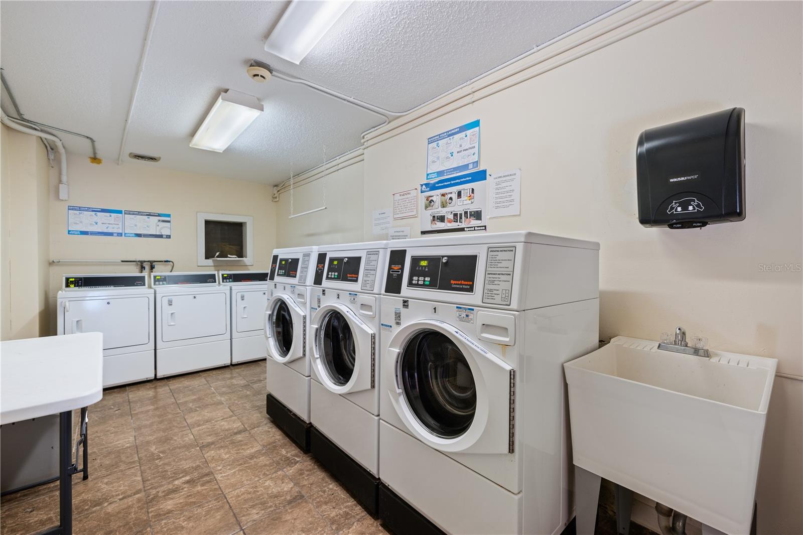 GLEN OAKS GARDEN APTS 3 - Residential