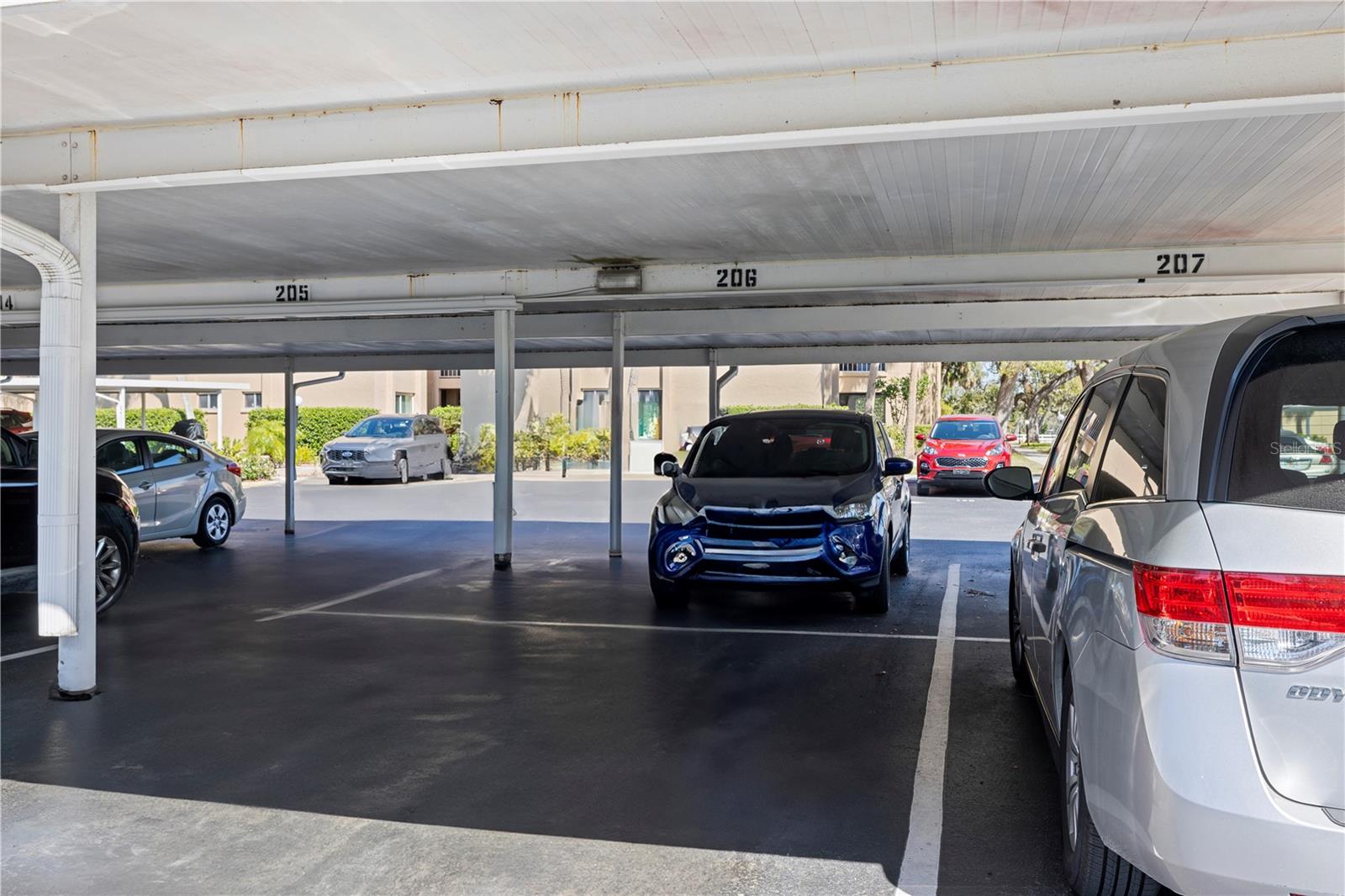 GLEN OAKS GARDEN APTS 3 - Residential